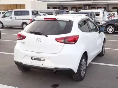 Mazda MAZDA2  с аукциона в Японии