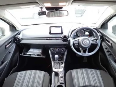 Mazda MAZDA2  с аукциона в Японии