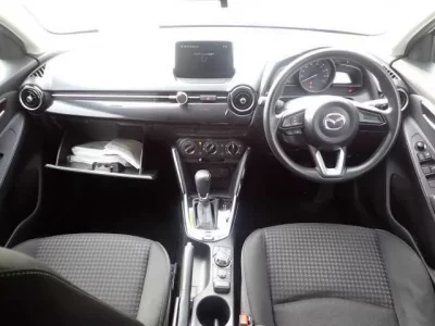 Mazda DEMIO  с аукциона в Японии