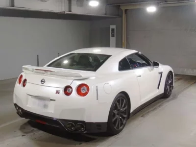 Nissan GT-R