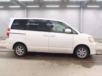 Toyota NOAH лот № 5563 оценка 3  с аукциона в Японии 2