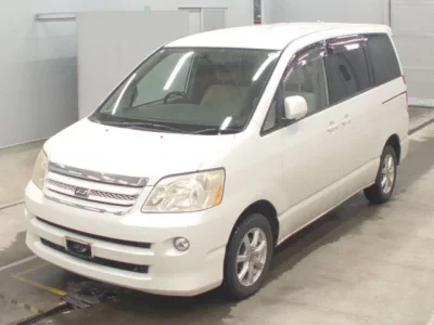 Toyota NOAH  с аукциона в Японии