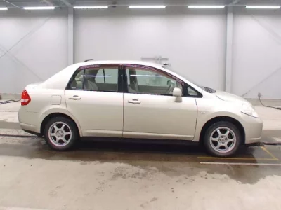 Nissan TIIDA LATIO  с аукциона в Японии