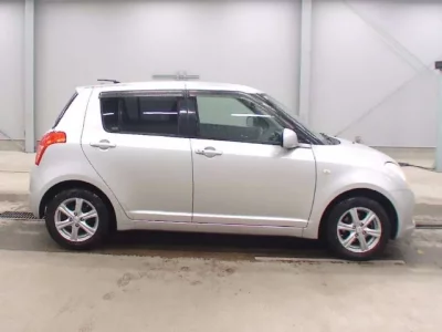 Suzuki SWIFT  с аукциона в Японии