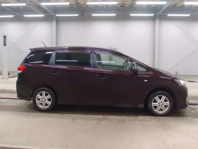 Toyota WISH  с аукциона в Японии