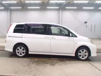 Toyota ISIS лот № 5606 оценка 3.5  с аукциона в Японии 2