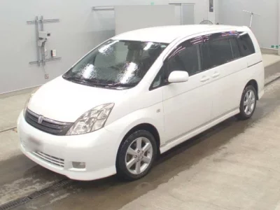 Toyota ISIS  с аукциона в Японии