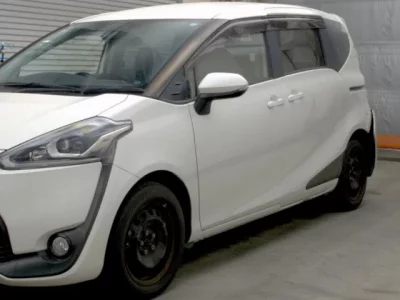 Toyota SIENTA  с аукциона в Японии