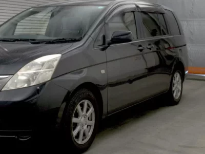 Toyota ISIS  с аукциона в Японии