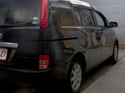 Toyota ISIS  с аукциона в Японии