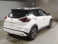 Nissan KICKS лот № 2207 оценка 4.5  с аукциона в Японии 1