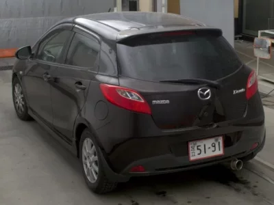 Mazda DEMIO  с аукциона в Японии