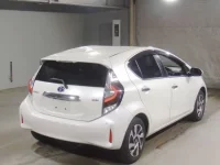 Toyota AQUA лот № 2239 оценка 4  с аукциона в Японии 1