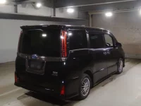 Toyota NOAH лот № 2252 оценка 4.5  с аукциона в Японии 1