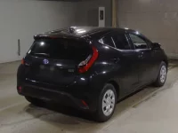 Toyota AQUA лот № 2256 оценка 4  с аукциона в Японии 1