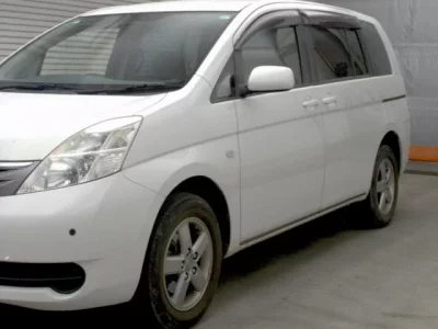 Toyota ISIS  с аукциона в Японии