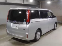 Toyota NOAH лот № 2275 оценка 4.5  с аукциона в Японии 1