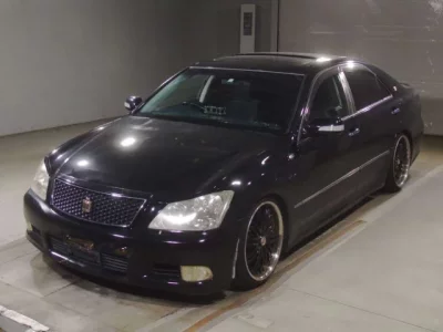 Toyota CROWN  с аукциона в Японии