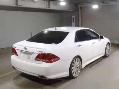Toyota CROWN  с аукциона в Японии