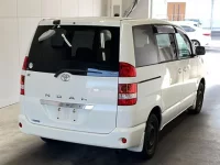 Toyota NOAH лот № 1031 оценка 3.5  с аукциона в Японии 1
