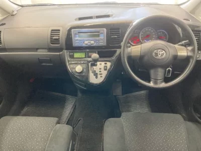 Toyota WISH  с аукциона в Японии