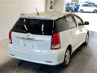 Toyota WISH  с аукциона в Японии