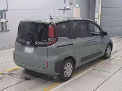 Toyota SIENTA  с аукциона в Японии