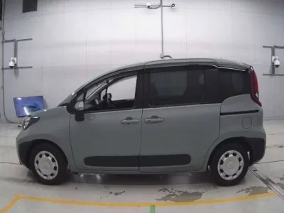 Toyota SIENTA  с аукциона в Японии