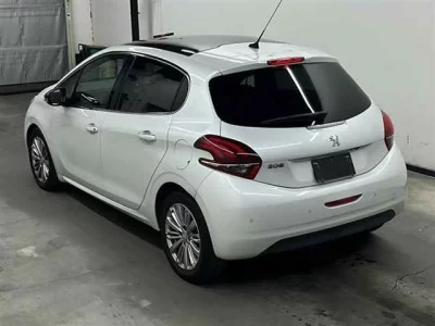 Peugeot 208  с аукциона в Японии