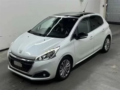 Peugeot 208  с аукциона в Японии