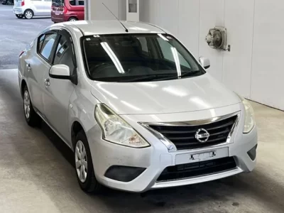 Nissan TIIDA LATIO  с аукциона в Японии