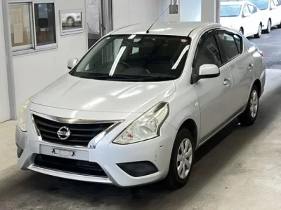 Nissan TIIDA LATIO  с аукциона в Японии