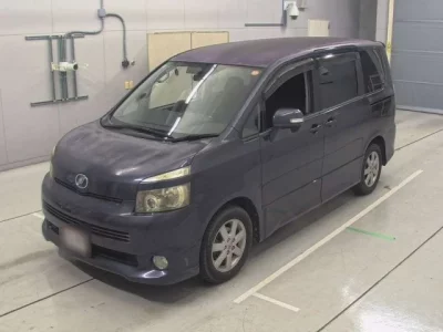 Toyota VOXY  с аукциона в Японии