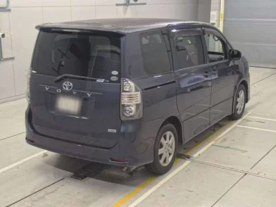 Toyota VOXY  с аукциона в Японии