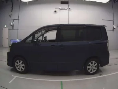 Toyota VOXY  с аукциона в Японии