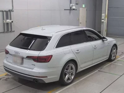 Audi A4  с аукциона в Японии