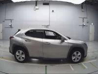 Lexus UX лот № 36077 оценка 4.5  с аукциона в Японии 2