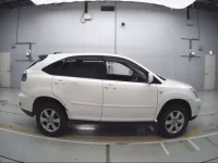 Toyota HARRIER лот № 10105 оценка 3  с аукциона в Японии 2