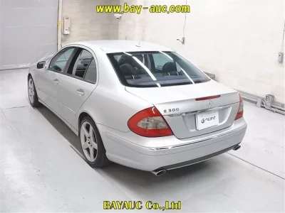Mercedes-Benz E CLASS  с аукциона в Японии