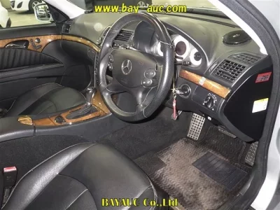 Mercedes-Benz E CLASS  с аукциона в Японии