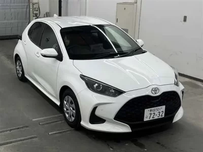Toyota YARIS  с аукциона в Японии
