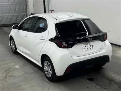 Toyota YARIS  с аукциона в Японии