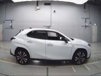 Lexus UX лот № 36130 оценка 5  с аукциона в Японии 2