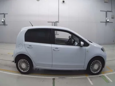 Volkswagen UP  с аукциона в Японии