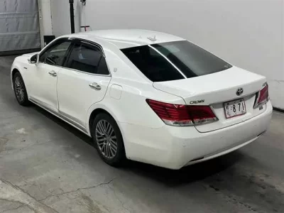 Toyota CROWN  с аукциона в Японии