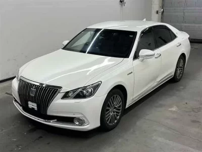 Toyota CROWN  с аукциона в Японии