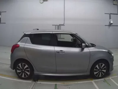 Suzuki SWIFT  с аукциона в Японии