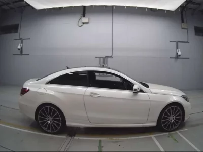Mercedes-Benz E CLASS  с аукциона в Японии