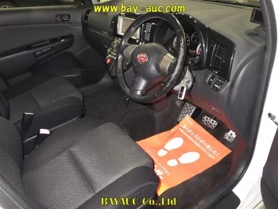 Toyota WISH  с аукциона в Японии