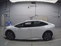 Toyota PRIUS PHV лот № 36159 оценка 5  с аукциона в Японии 3